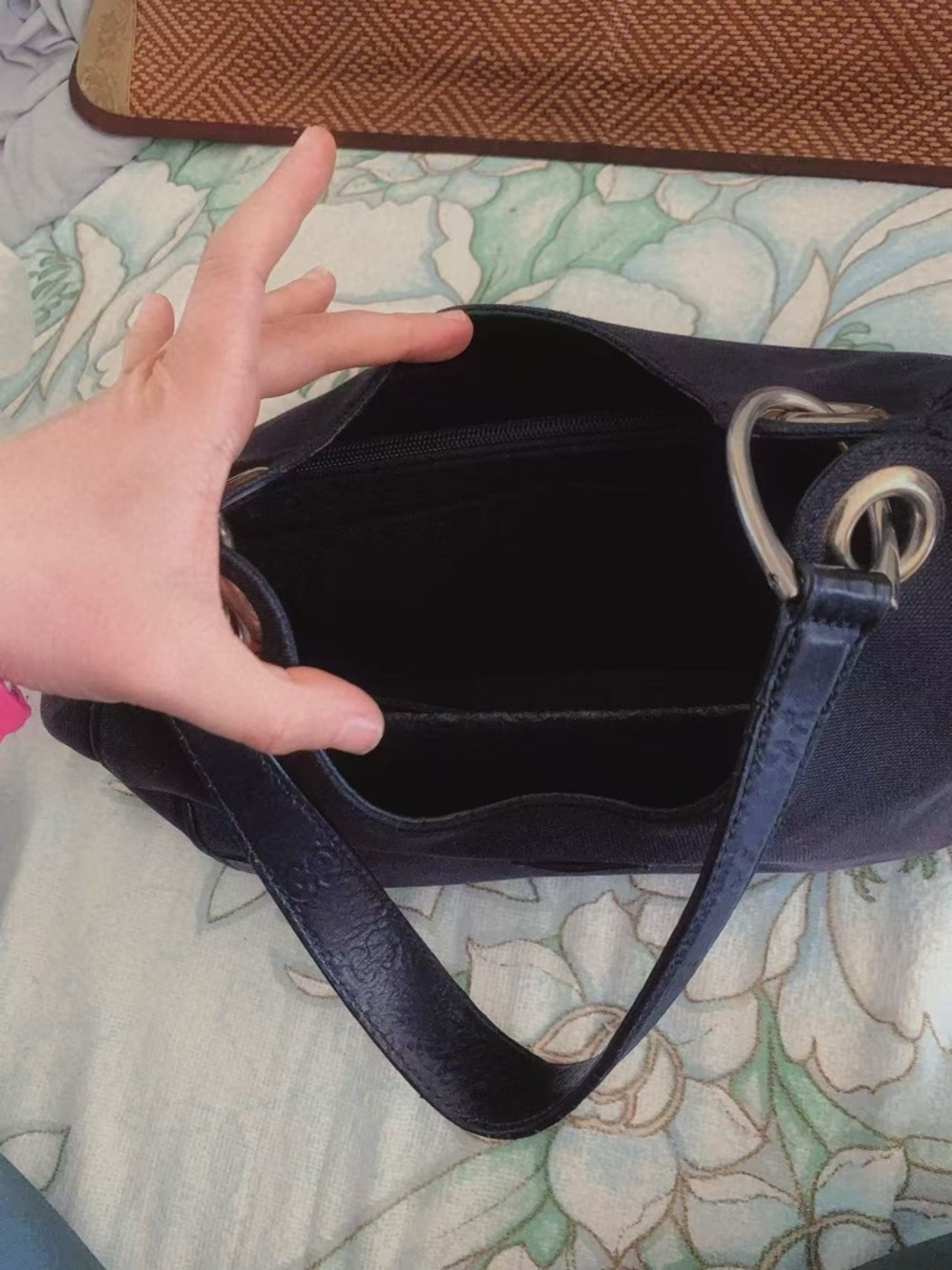 Gucci GG-Signature Trimmed Colbert Hobo bag in black‎ - Picture 15 of 16